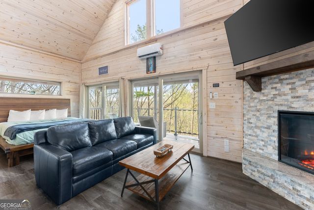 184 Walnut Ridge Drive, Cleveland, GA 30528