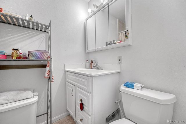 841 S Oakland Street, Aurora, CO 80012