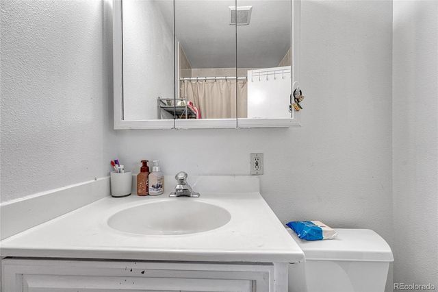 841 S Oakland Street, Aurora, CO 80012