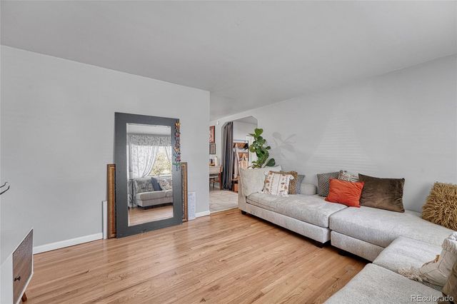 841 S Oakland Street, Aurora, CO 80012