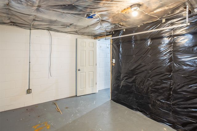 2744 Indianapolis Avenue, Des Moines, IA 50317