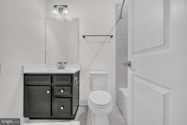 7111 SOLLERS POINT RD, Baltimore, MD 21222