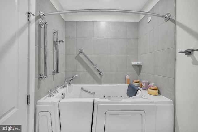 7111 SOLLERS POINT RD, Baltimore, MD 21222