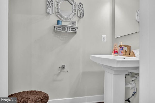 7111 SOLLERS POINT RD, Baltimore, MD 21222