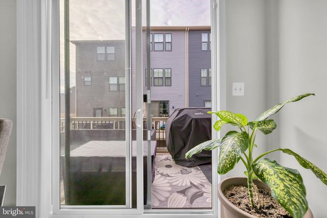 7111 SOLLERS POINT RD, Baltimore, MD 21222