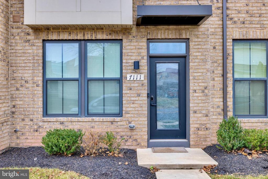 7111 SOLLERS POINT RD, Baltimore, MD 21222