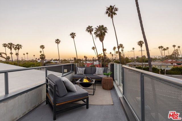 2307 Oakwood Avenue, Venice (los Angeles), CA 90291