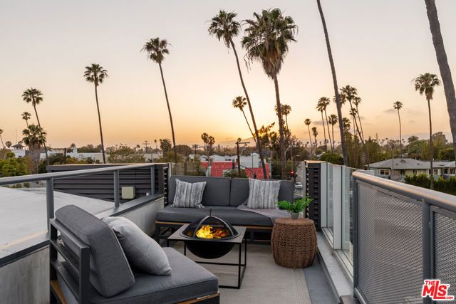 2307 Oakwood Avenue, Venice (los Angeles), CA 90291