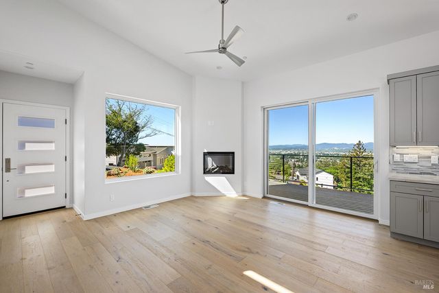 1292 Wikiup Dr, Santa Rosa, CA 95403