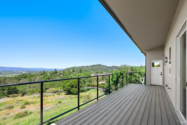 1292 Wikiup Dr, Santa Rosa, CA 95403