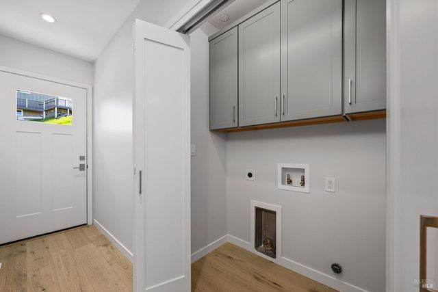 1292 Wikiup Dr, Santa Rosa, CA 95403