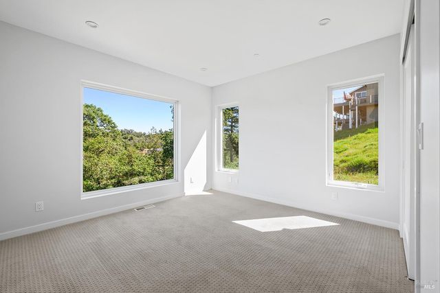 1292 Wikiup Dr, Santa Rosa, CA 95403