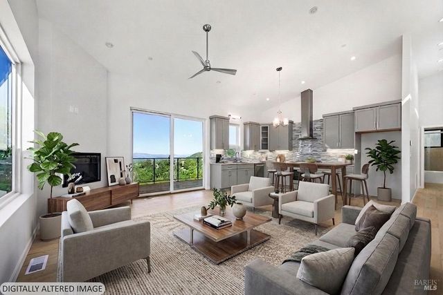 1292 Wikiup Dr, Santa Rosa, CA 95403