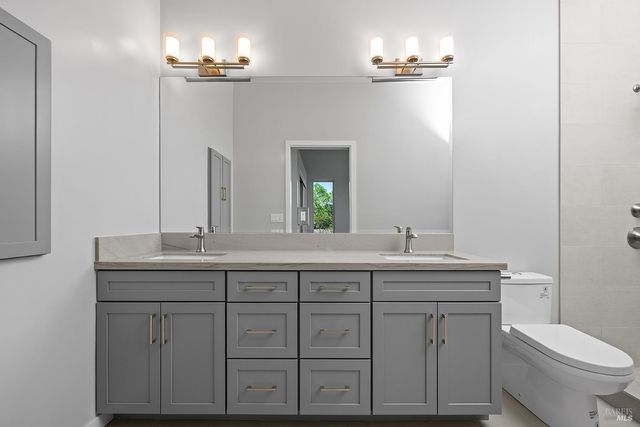 1292 Wikiup Dr, Santa Rosa, CA 95403