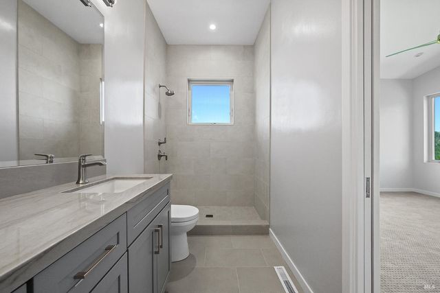 1292 Wikiup Dr, Santa Rosa, CA 95403