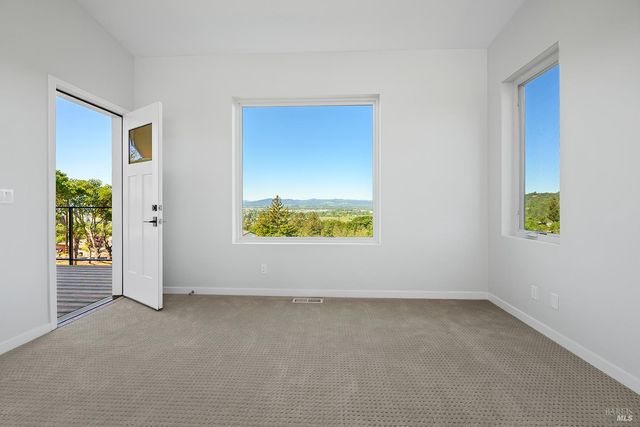 1292 Wikiup Dr, Santa Rosa, CA 95403