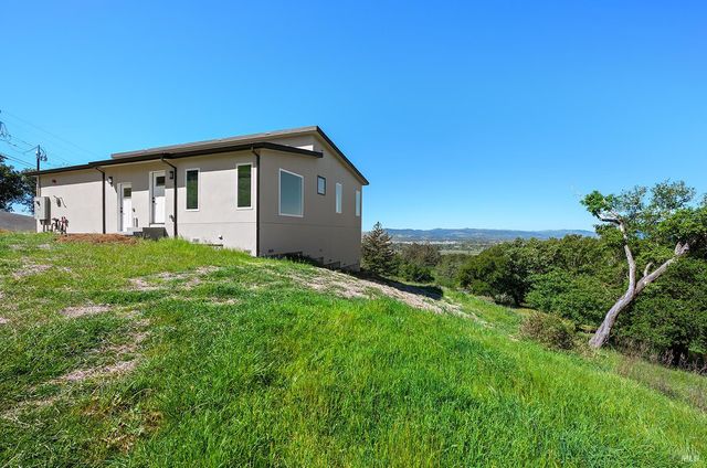 1292 Wikiup Dr, Santa Rosa, CA 95403