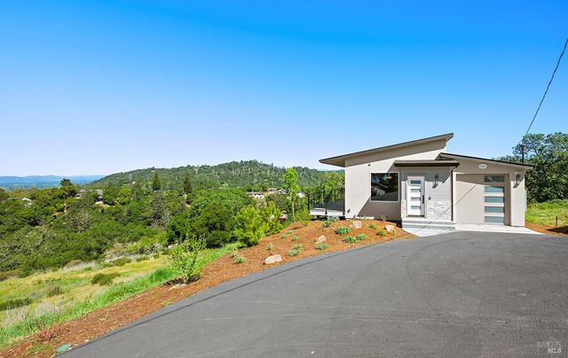 1292 Wikiup Dr, Santa Rosa, CA 95403