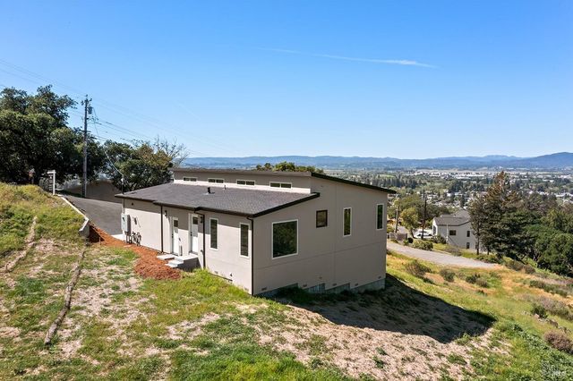 1292 Wikiup Dr, Santa Rosa, CA 95403