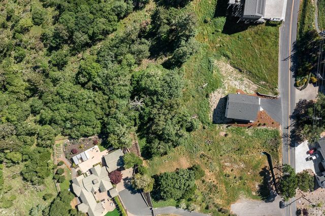 1292 Wikiup Dr, Santa Rosa, CA 95403