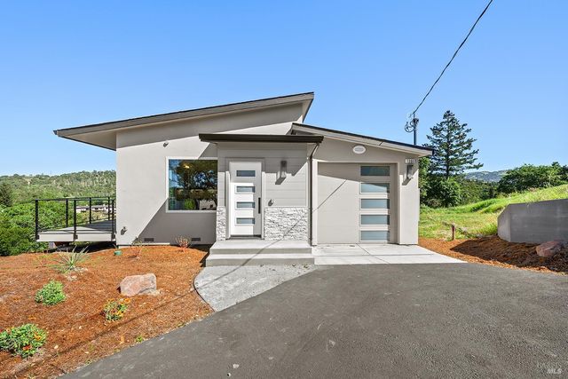 1292 Wikiup Dr, Santa Rosa, CA 95403