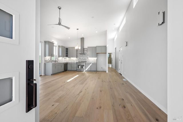 1292 Wikiup Dr, Santa Rosa, CA 95403