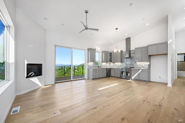 1292 Wikiup Dr, Santa Rosa, CA 95403