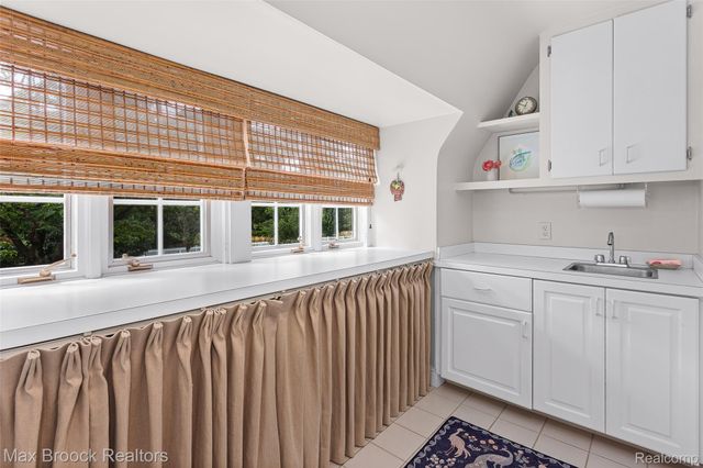 416 Puritan Avenue, Birmingham, MI 48009