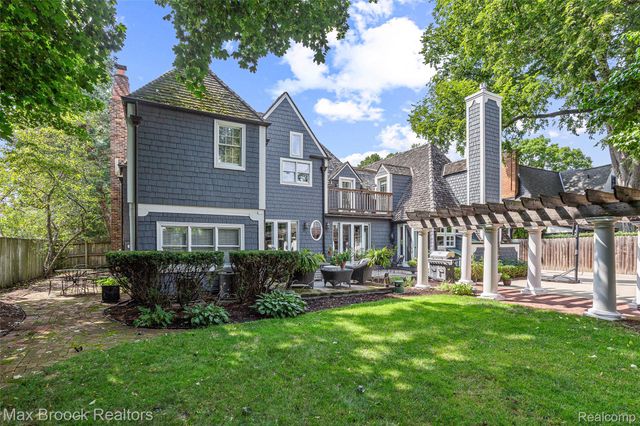 416 Puritan Avenue, Birmingham, MI 48009
