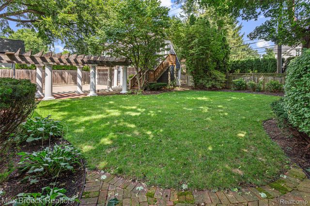 416 Puritan Avenue, Birmingham, MI 48009