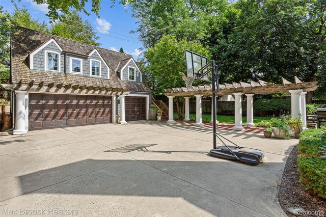 416 Puritan Avenue, Birmingham, MI 48009