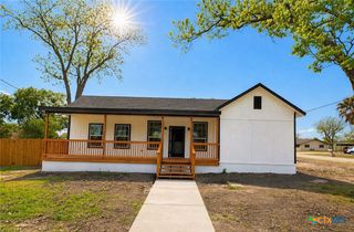 312 N Lavernia, Marion, TX 78124