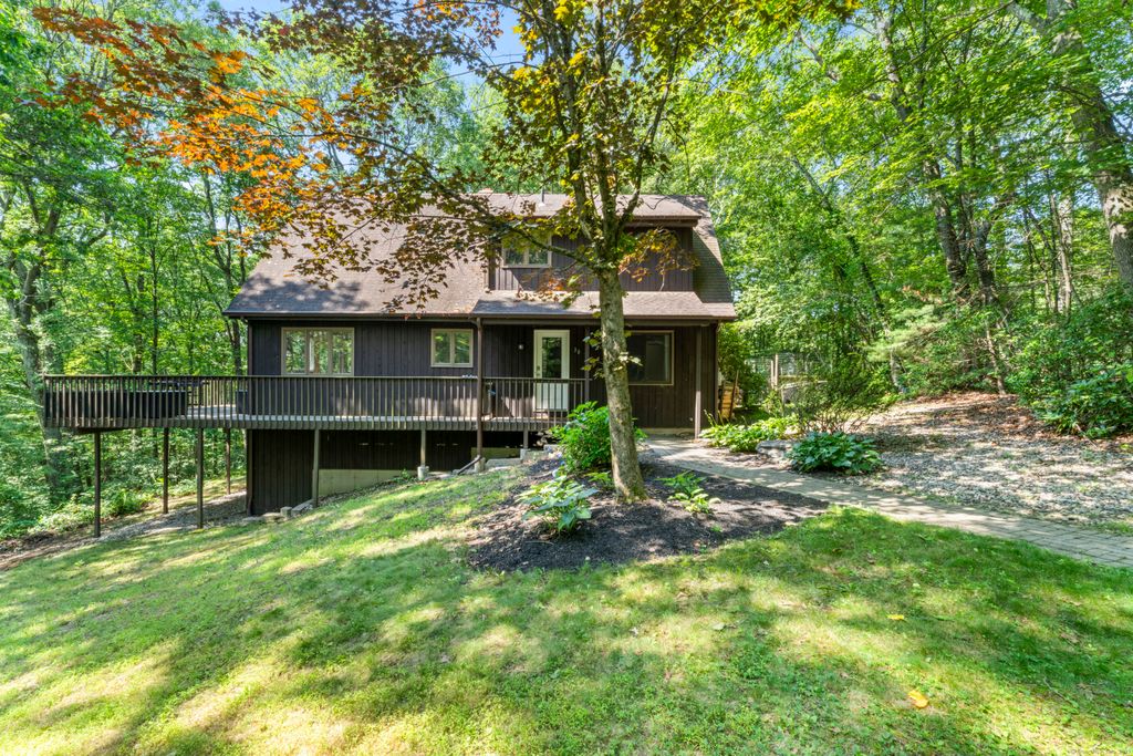 30 West Woods Road, Burlington, CT 06013