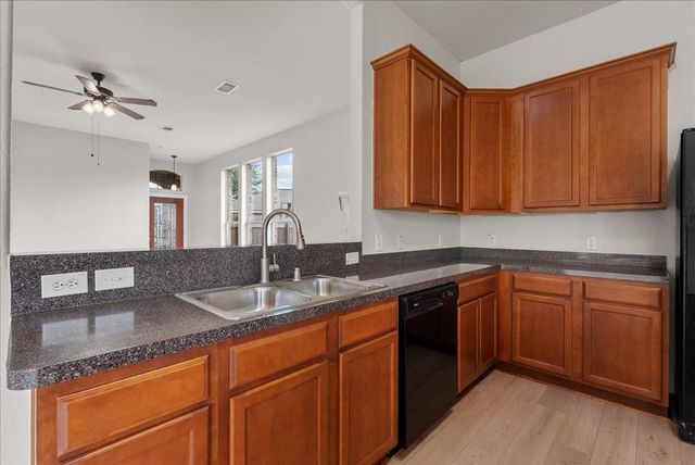 122 Tonkawa Canyon Drive, La Marque, TX 77568