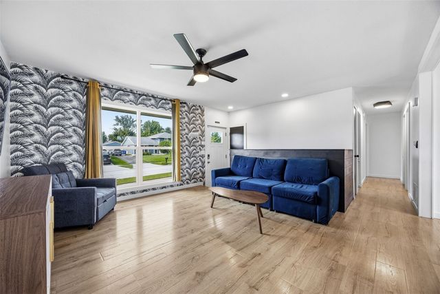 3716 Fir Tree Drive NE, Cedar Rapids, IA 52402