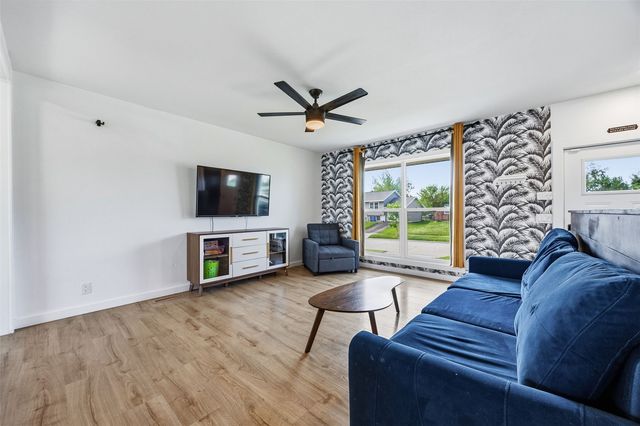 3716 Fir Tree Drive NE, Cedar Rapids, IA 52402