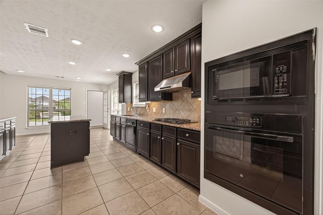 29 Palmero Way, Manvel, TX 77578