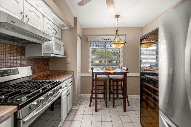 2052 SE 37TH COURT CIRCLE, Ocala, FL 34471
