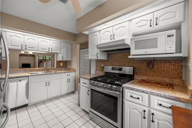 2052 SE 37TH COURT CIRCLE, Ocala, FL 34471