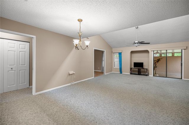 2052 SE 37TH COURT CIRCLE, Ocala, FL 34471