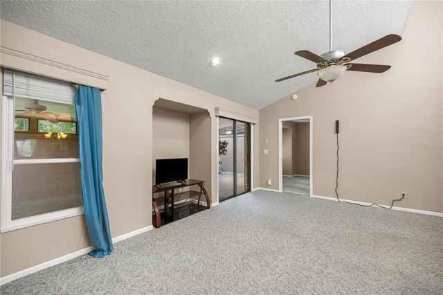 2052 SE 37TH COURT CIRCLE, Ocala, FL 34471