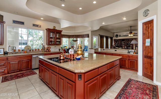 10453 E LAUREL Lane, Scottsdale, AZ 85259