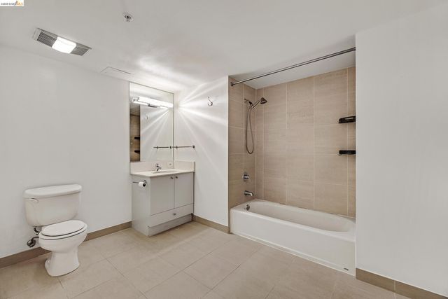 311 Oak St 842, Oakland, CA 94607