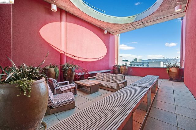 311 Oak St 842, Oakland, CA 94607