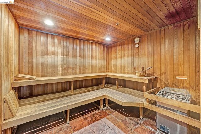 311 Oak St 842, Oakland, CA 94607