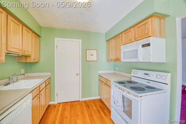 114 Ladd Road, Walled Lake, MI 48390
