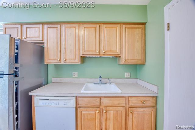 114 Ladd Road, Walled Lake, MI 48390