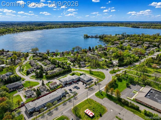 114 Ladd Road, Walled Lake, MI 48390