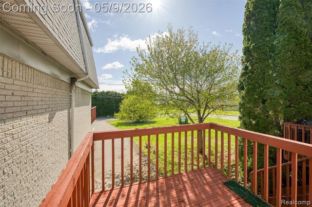 114 Ladd Road, Walled Lake, MI 48390