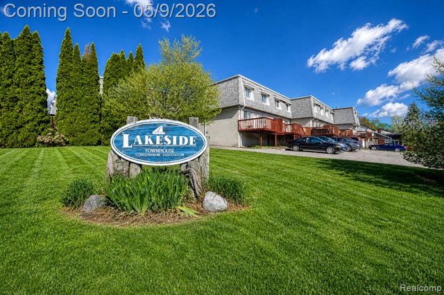 114 Ladd Road, Walled Lake, MI 48390